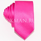 Узкий галстук ярко розового цвета